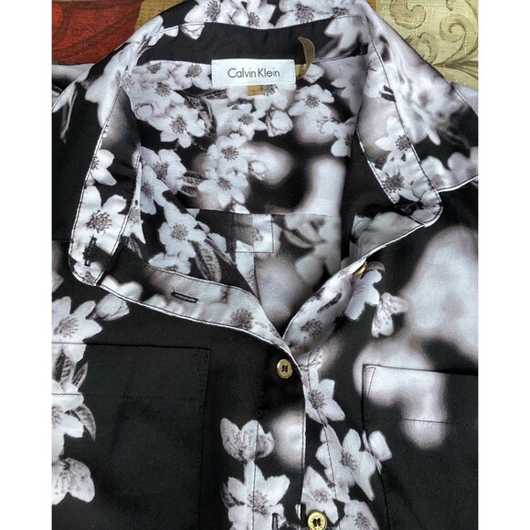 Calvin Klein Floral Print Black & White Blouse Uneven Hem Size Small - Picture 3 of 11